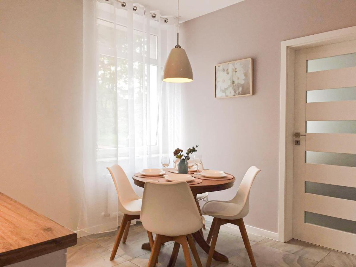 Apartament Pod Papugami Kolobrzeg-Podczele Exteriör bild